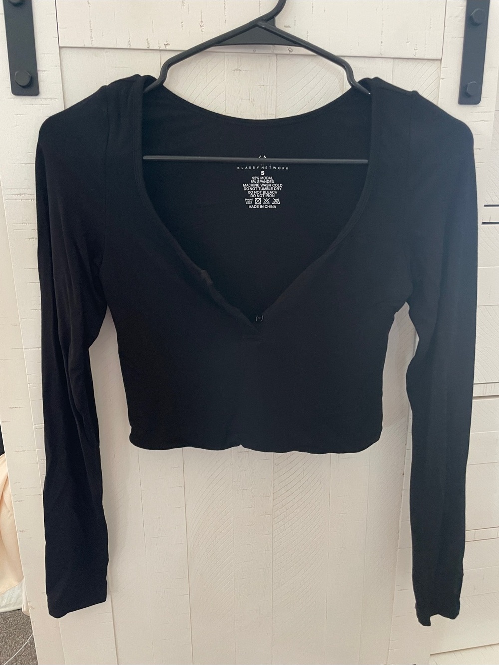 Klassy Network Black Long-Sleeve V-Neck Cropped Top